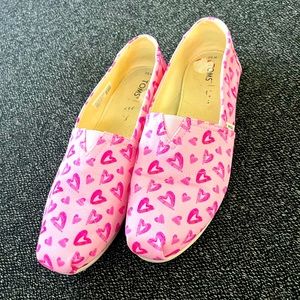 Pink Heart Toms. Slips ons.